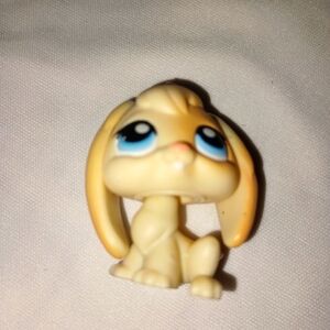 Littlest Pet Shop Adorable Cream Bunny Rabbit Figurine #95